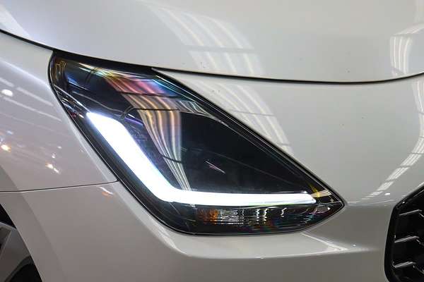 2024 Suzuki Swift Hybrid UZ
