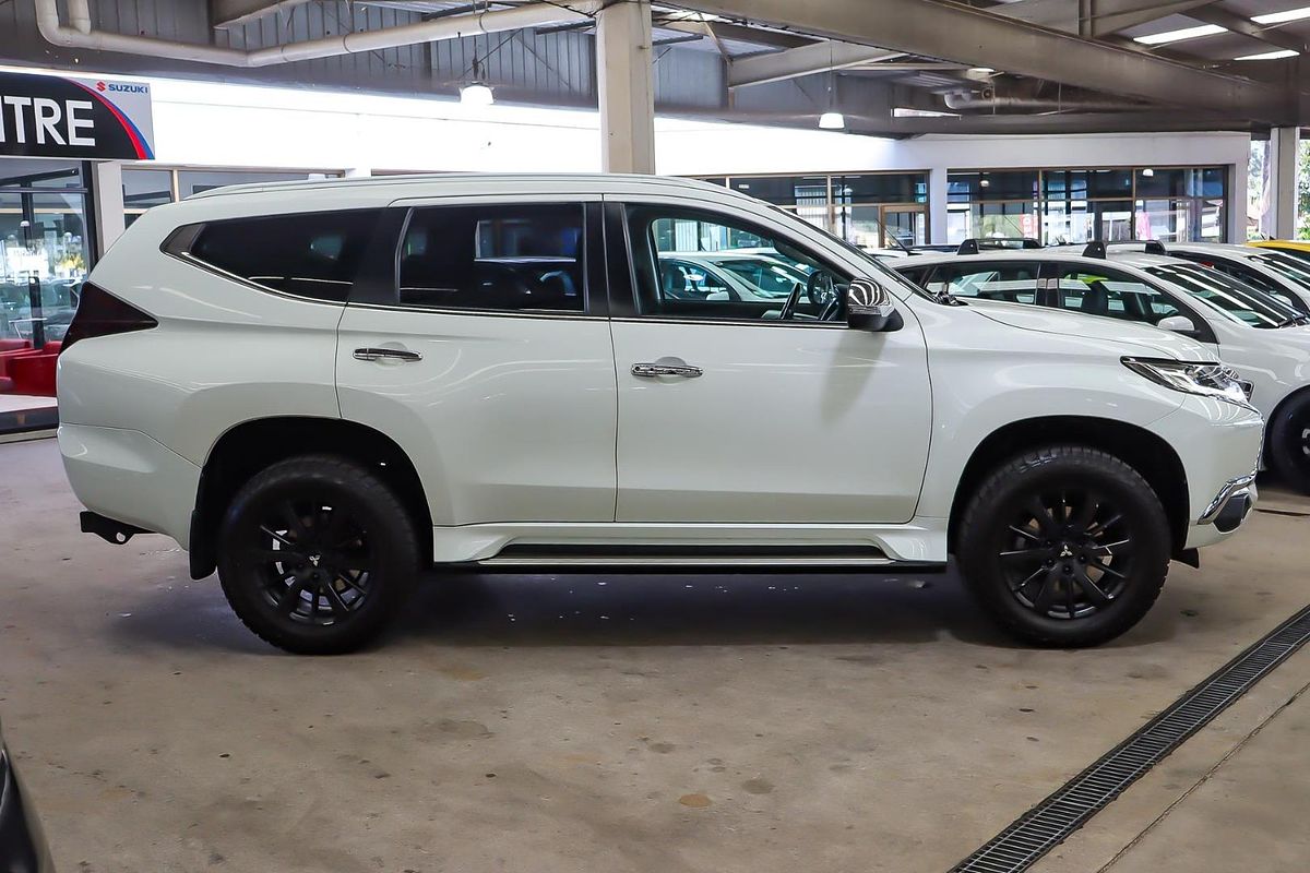 2017 Mitsubishi Pajero Sport GLX QE
