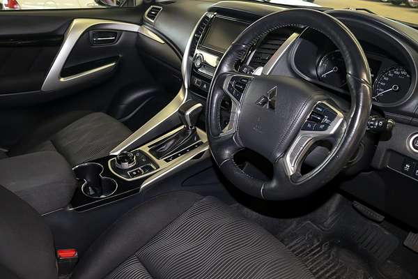 2017 Mitsubishi Pajero Sport GLX QE