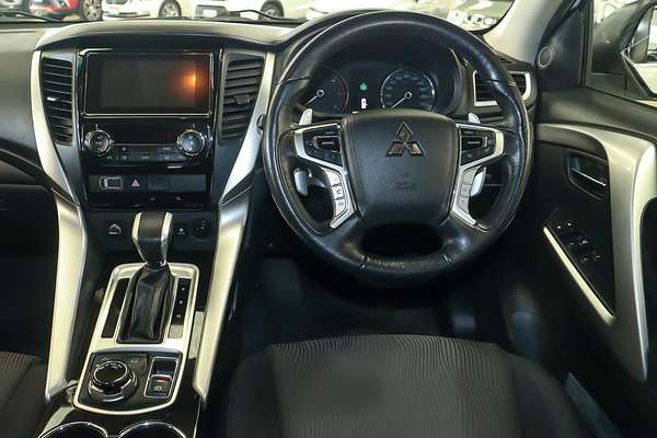 2017 Mitsubishi Pajero Sport GLX QE