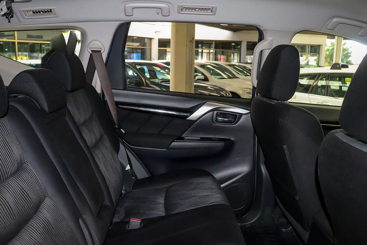 2017 Mitsubishi Pajero Sport GLX QE
