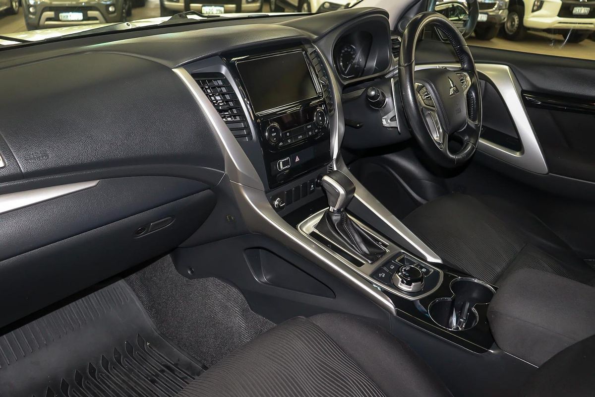2017 Mitsubishi Pajero Sport GLX QE