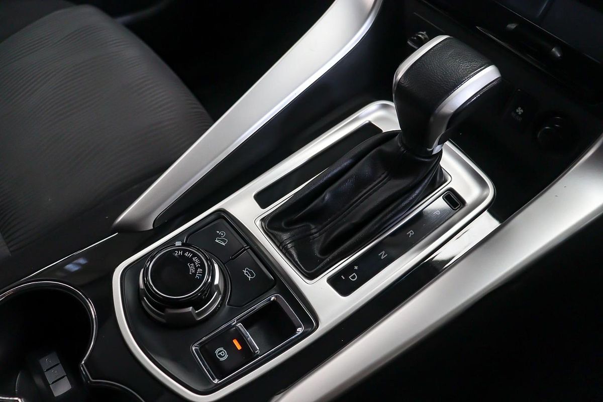 2017 Mitsubishi Pajero Sport GLX QE