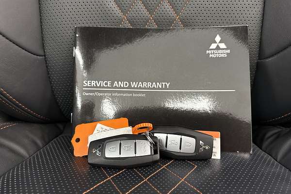 2022 Mitsubishi Outlander PHEV Exceed Tourer ZM