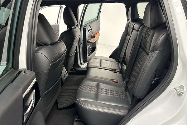 2022 Mitsubishi Outlander PHEV Exceed Tourer ZM