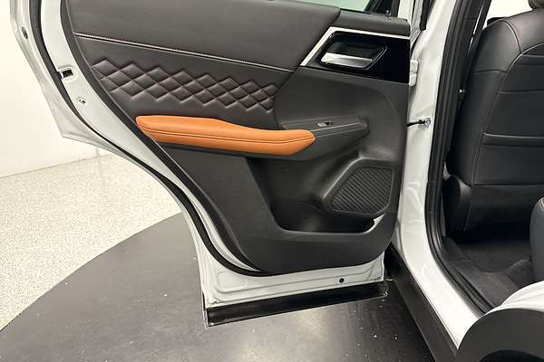 2022 Mitsubishi Outlander PHEV Exceed Tourer ZM
