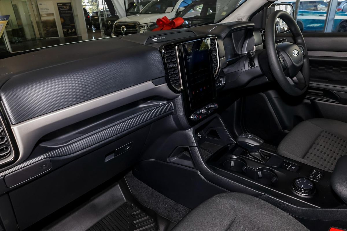 2024 Ford Everest Ambiente 2.0L