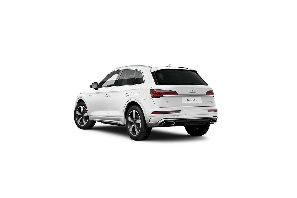 2025 Audi Q5 55 TFSI e S line FY