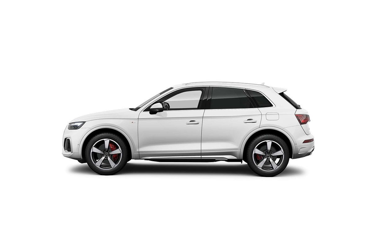 2025 Audi Q5 55 TFSI e S line FY