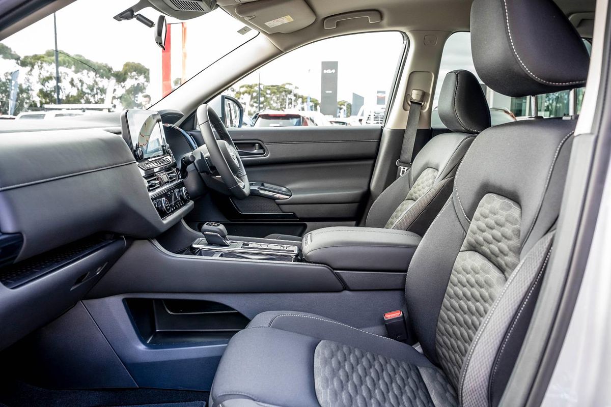 2024 Nissan Pathfinder ST-L R53