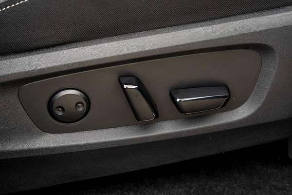 2024 Nissan Pathfinder ST-L R53
