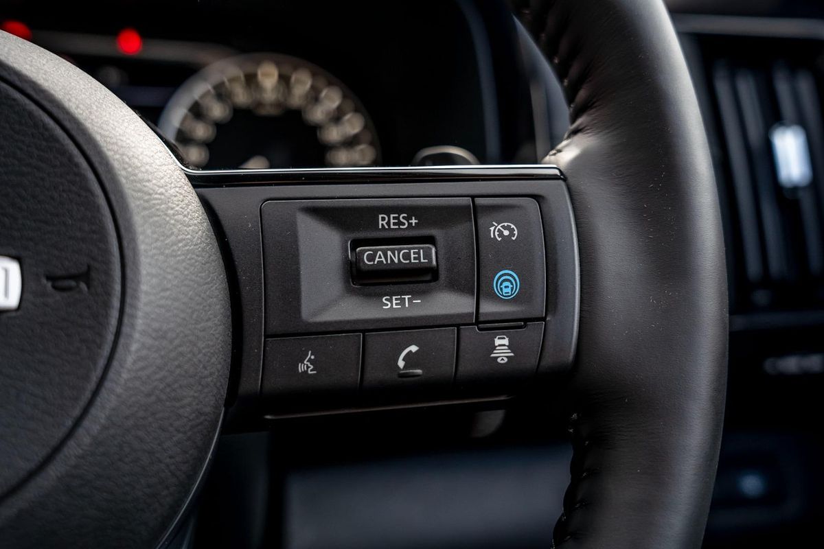 2024 Nissan Pathfinder ST-L R53