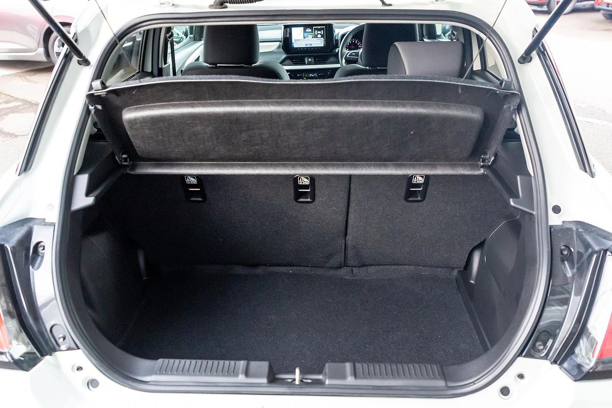 2025 Suzuki Swift Hybrid Plus UZ