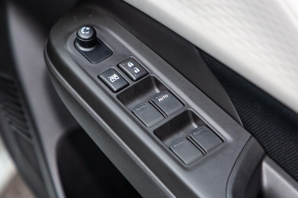 2025 Suzuki Swift Hybrid Plus UZ