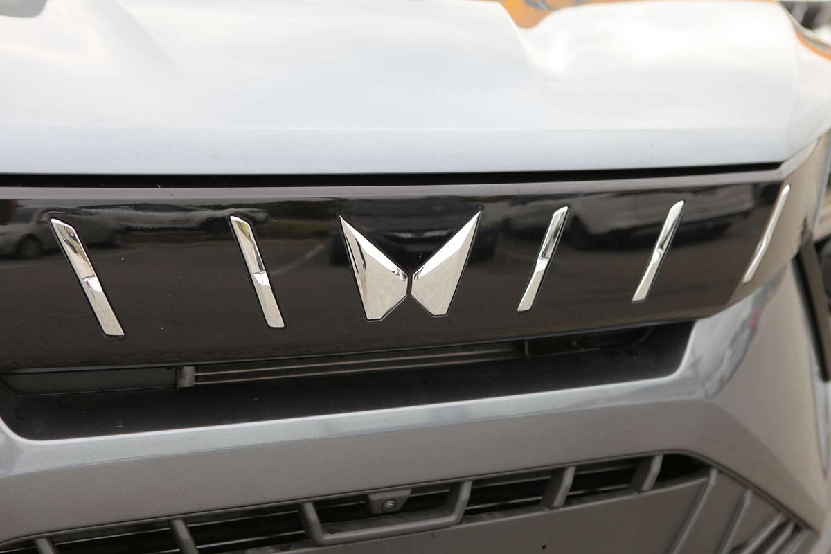 2025 Mahindra XUV 3XO AX5L