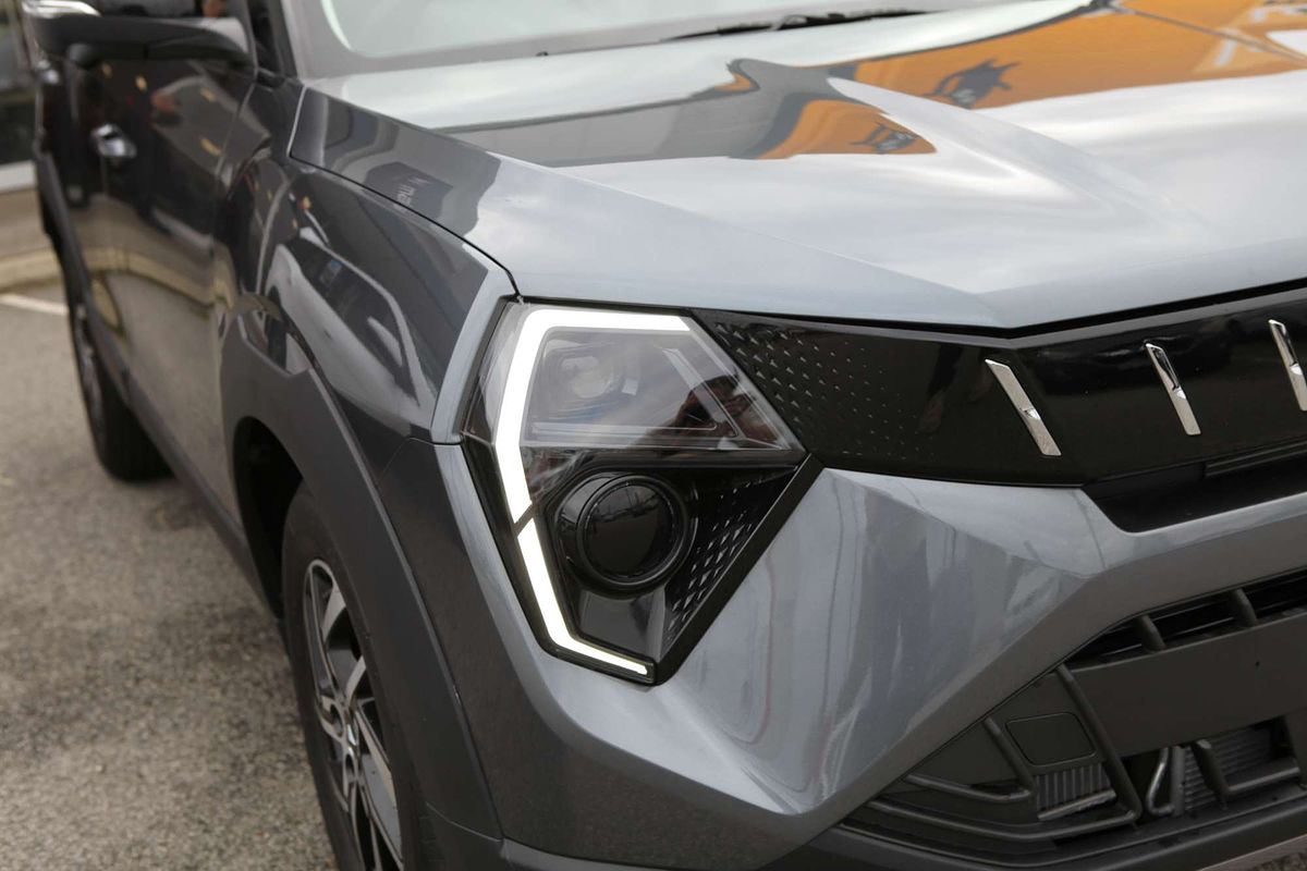 2025 Mahindra XUV 3XO AX5L