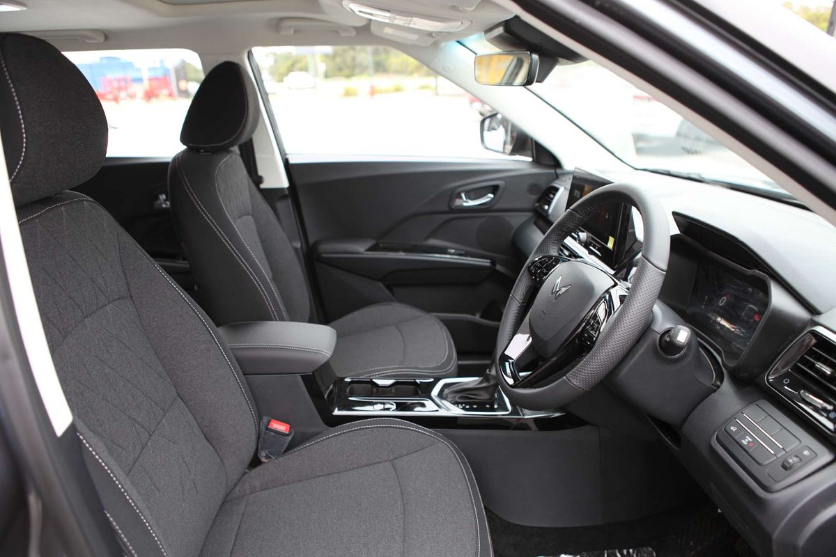 2025 Mahindra XUV 3XO AX5L