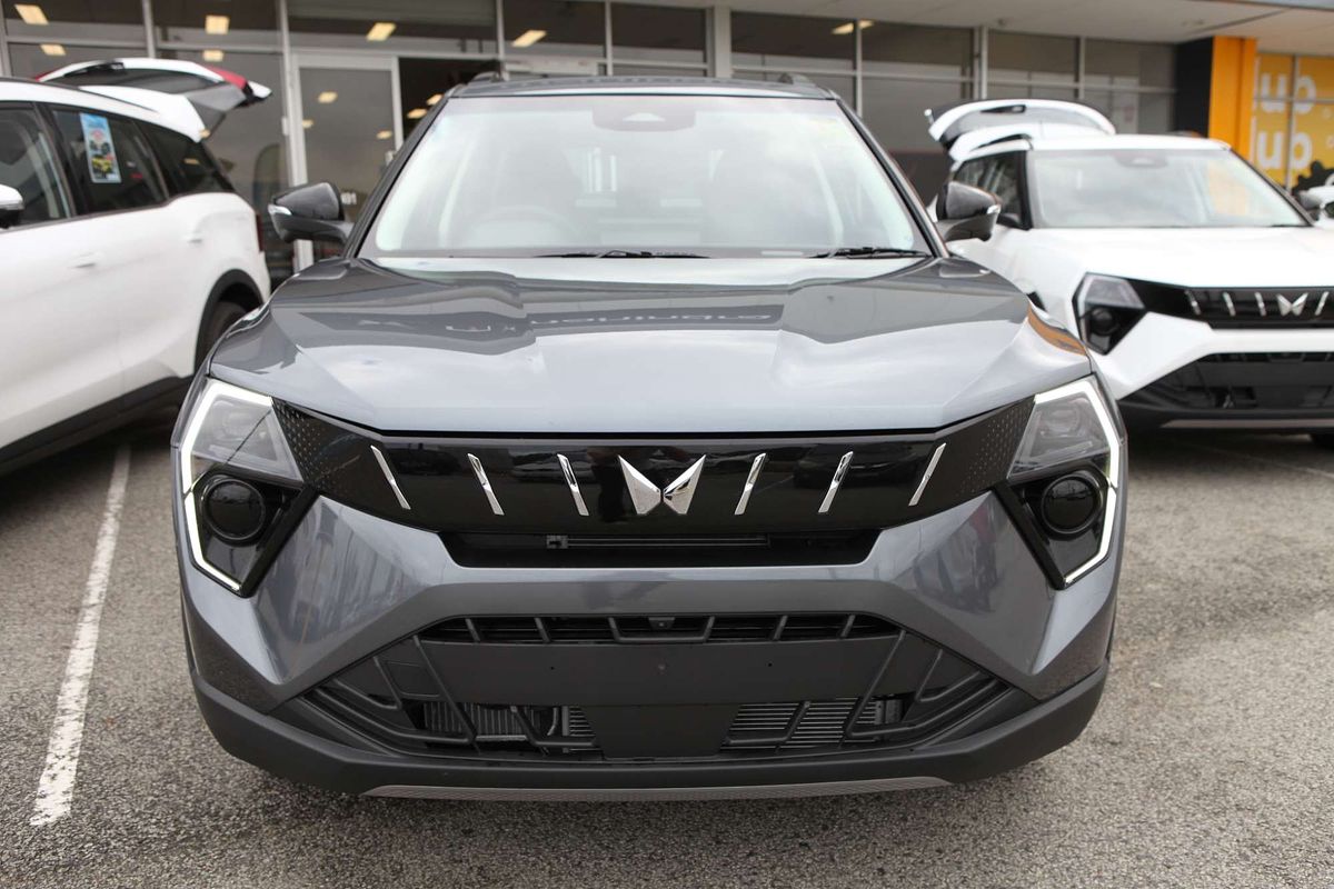 2025 Mahindra XUV 3XO AX5L