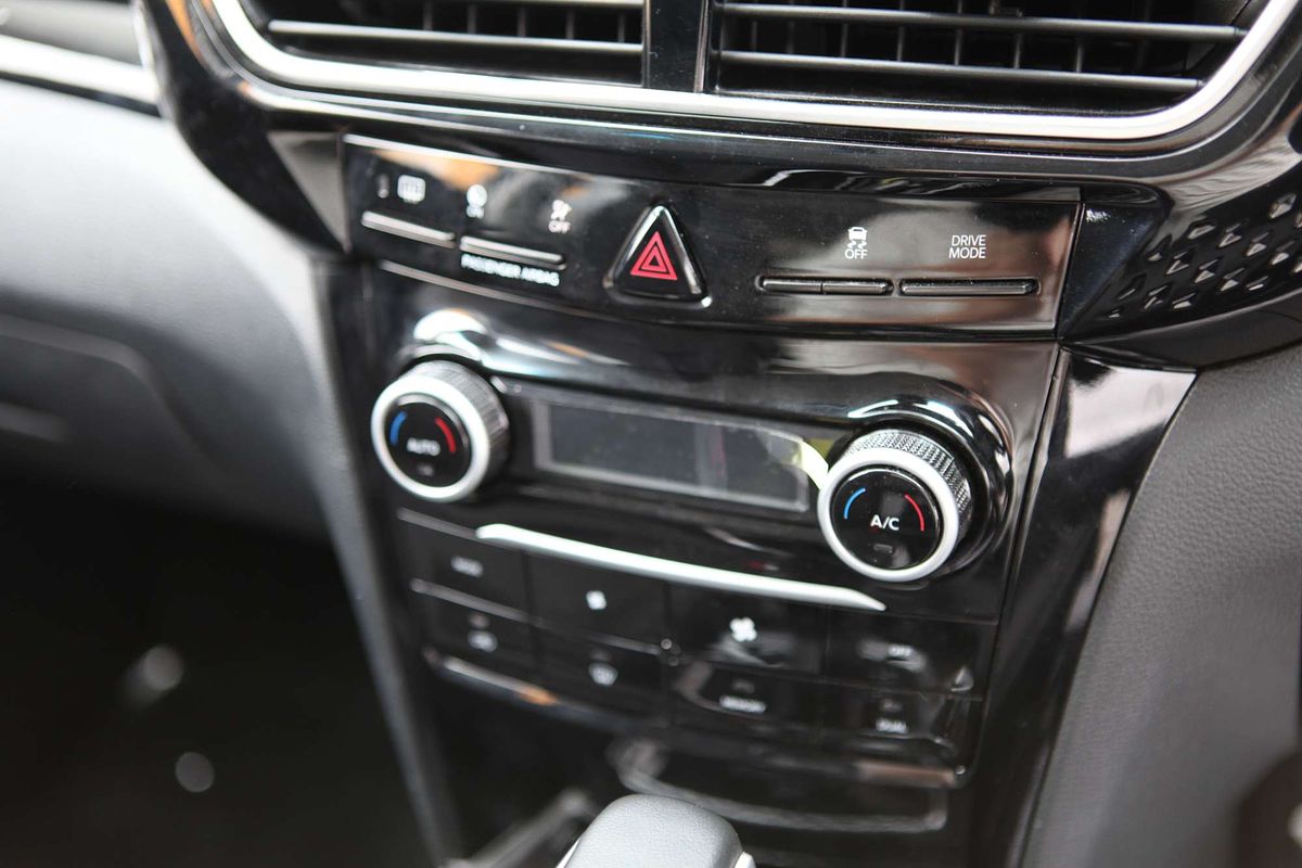 2025 Mahindra XUV 3XO AX5L