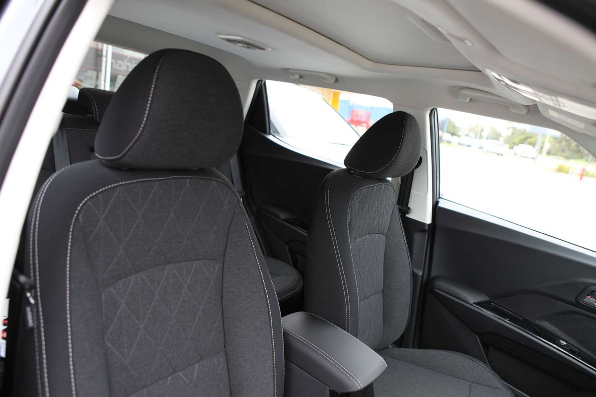 2025 Mahindra XUV 3XO AX5L