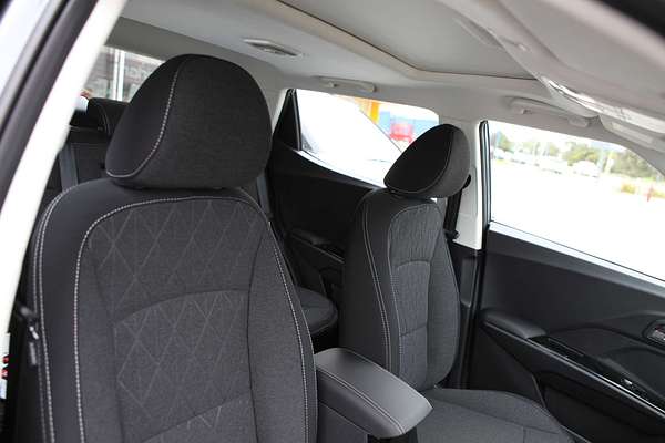 2025 Mahindra XUV 3XO AX5L