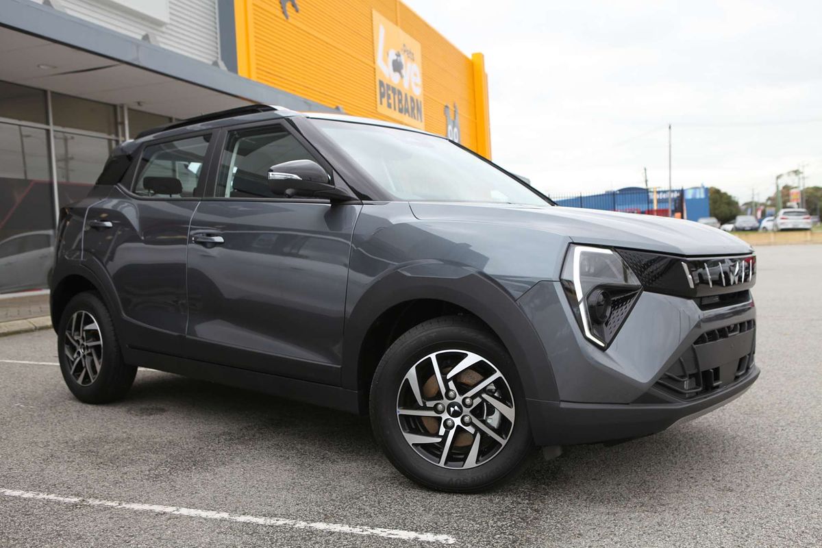 2025 Mahindra XUV 3XO AX5L