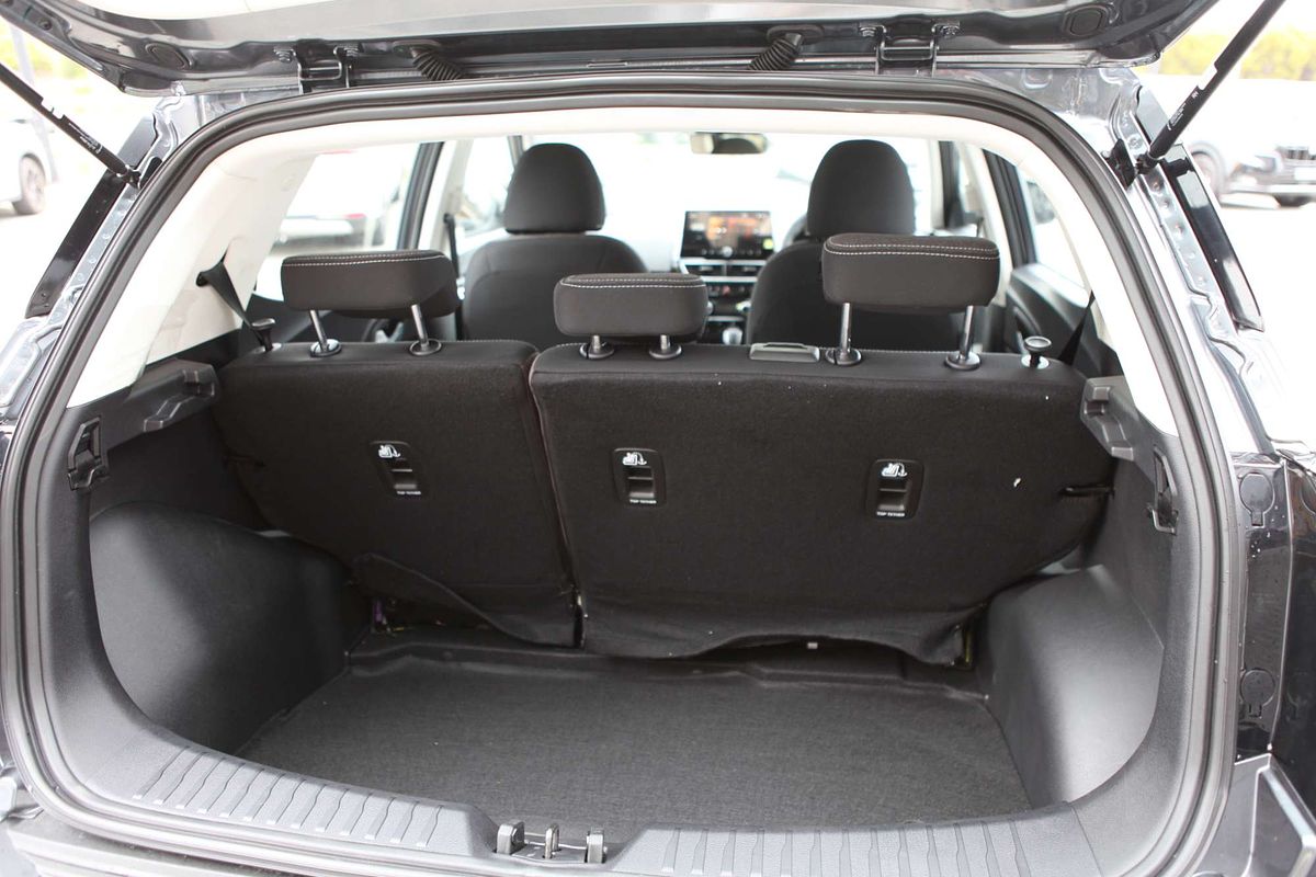 2025 Mahindra XUV 3XO AX5L