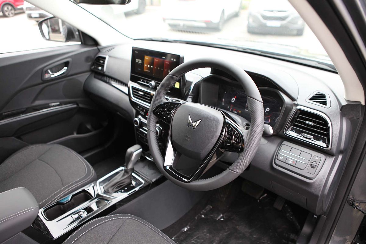 2025 Mahindra XUV 3XO AX5L