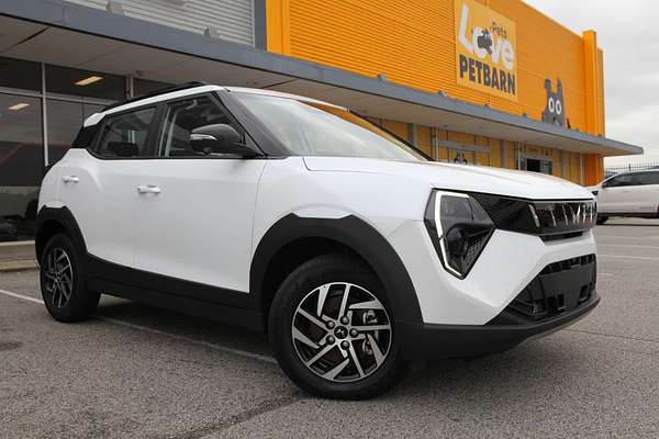 2025 Mahindra XUV 3XO AX5L