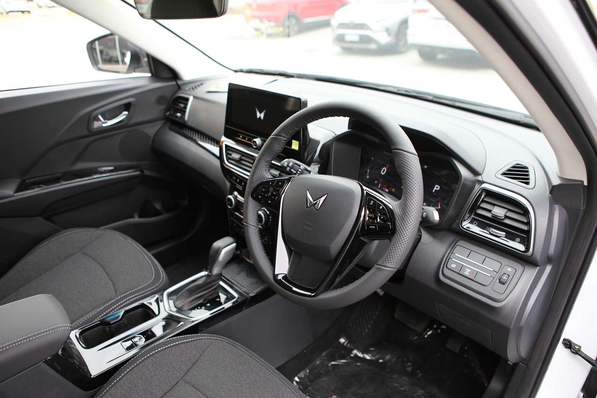 2025 Mahindra XUV 3XO AX5L