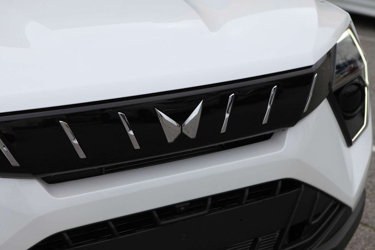 2025 Mahindra XUV 3XO AX5L