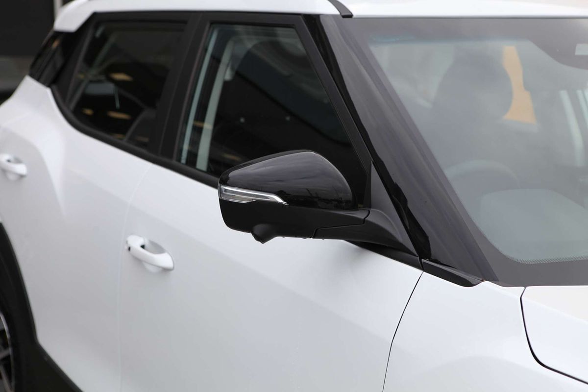 2025 Mahindra XUV 3XO AX5L
