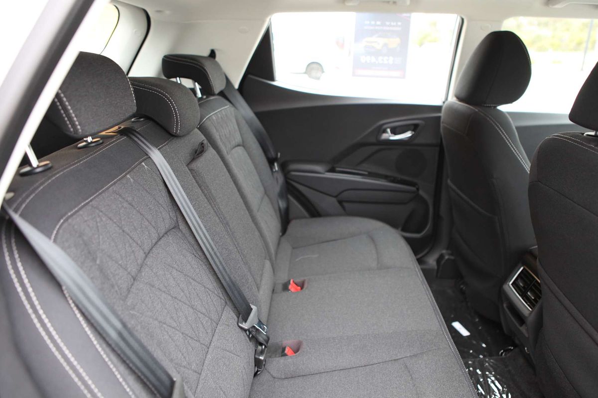 2025 Mahindra XUV 3XO AX5L