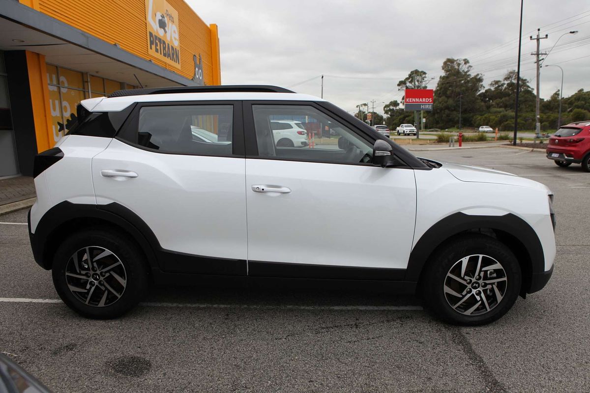 2025 Mahindra XUV 3XO AX5L