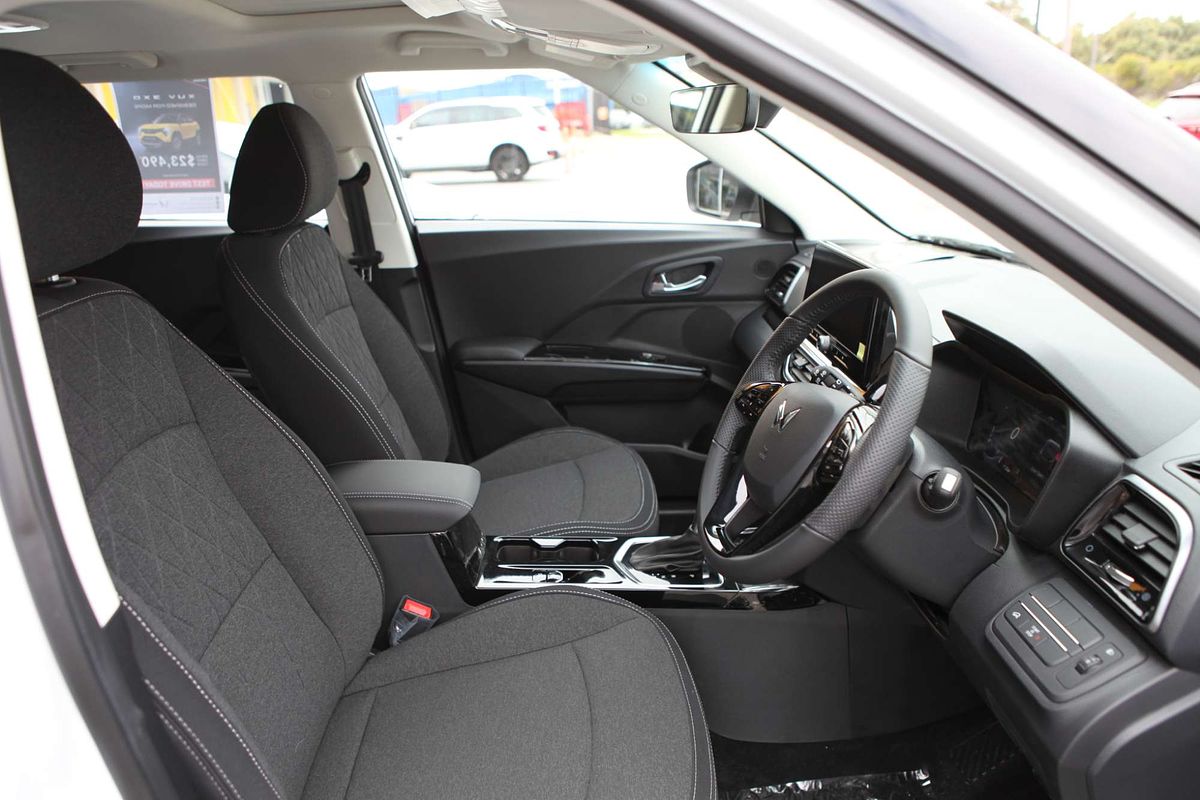 2025 Mahindra XUV 3XO AX5L