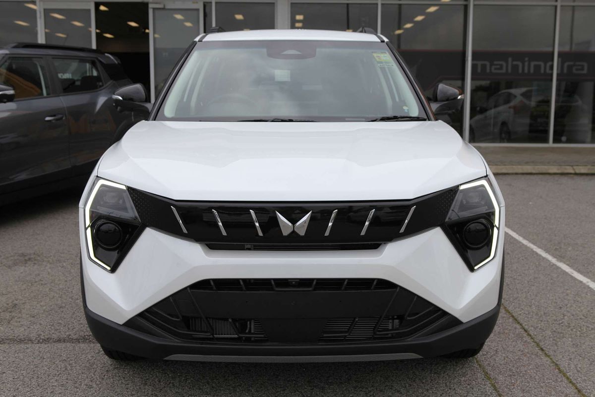 2025 Mahindra XUV 3XO AX5L