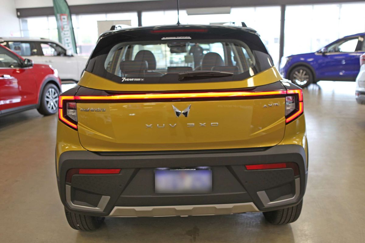 2025 Mahindra XUV 3XO AX7L
