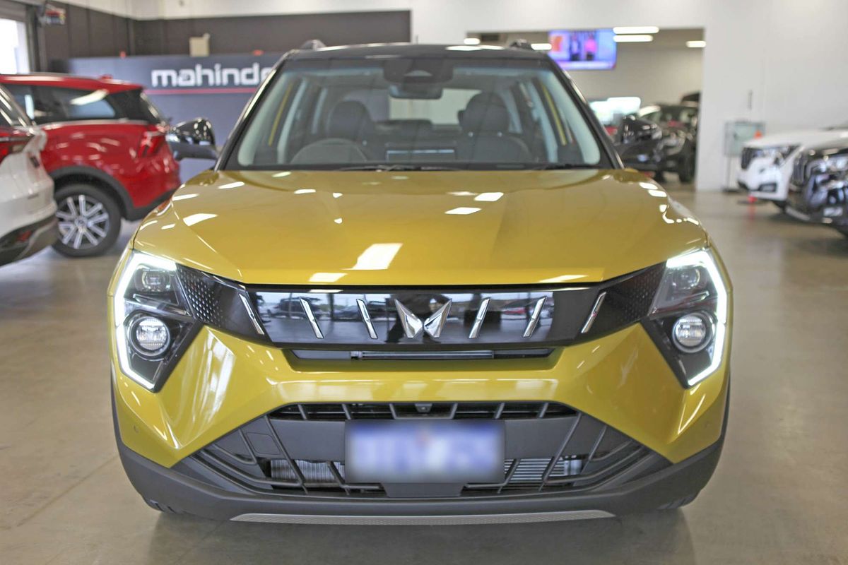 2025 Mahindra XUV 3XO AX7L