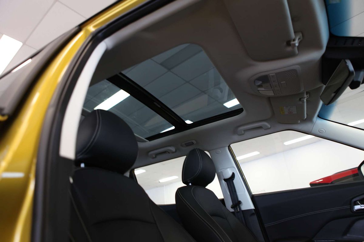2025 Mahindra XUV 3XO AX7L