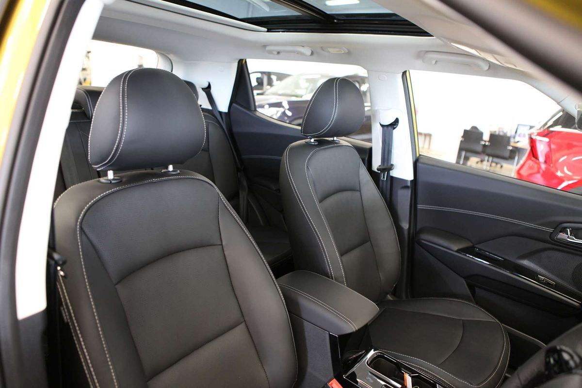2025 Mahindra XUV 3XO AX7L