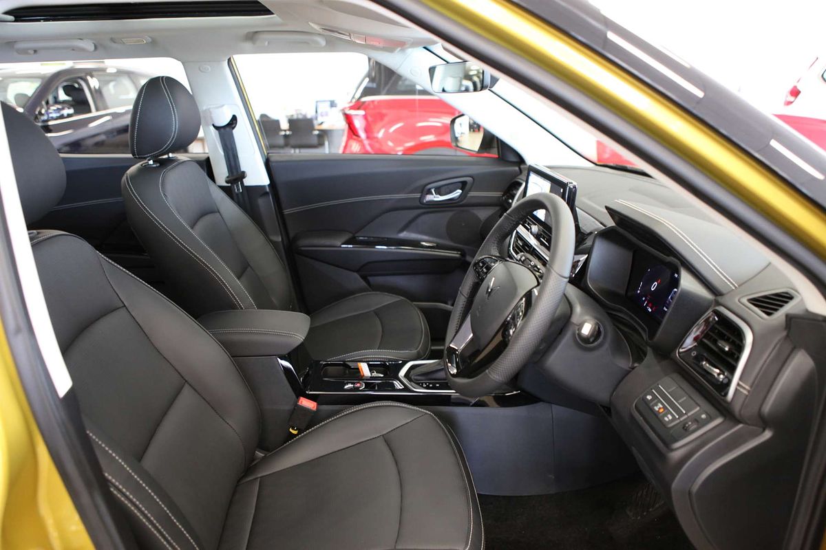 2025 Mahindra XUV 3XO AX7L