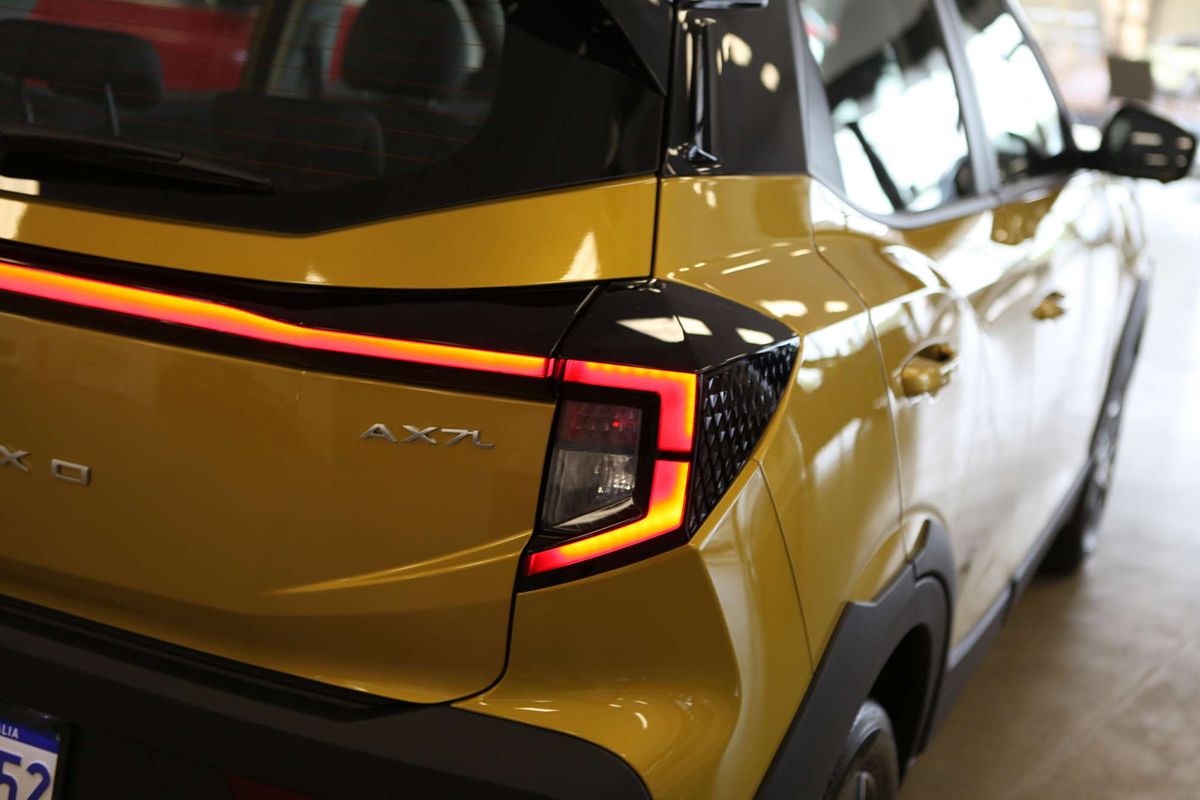 2025 Mahindra XUV 3XO AX7L