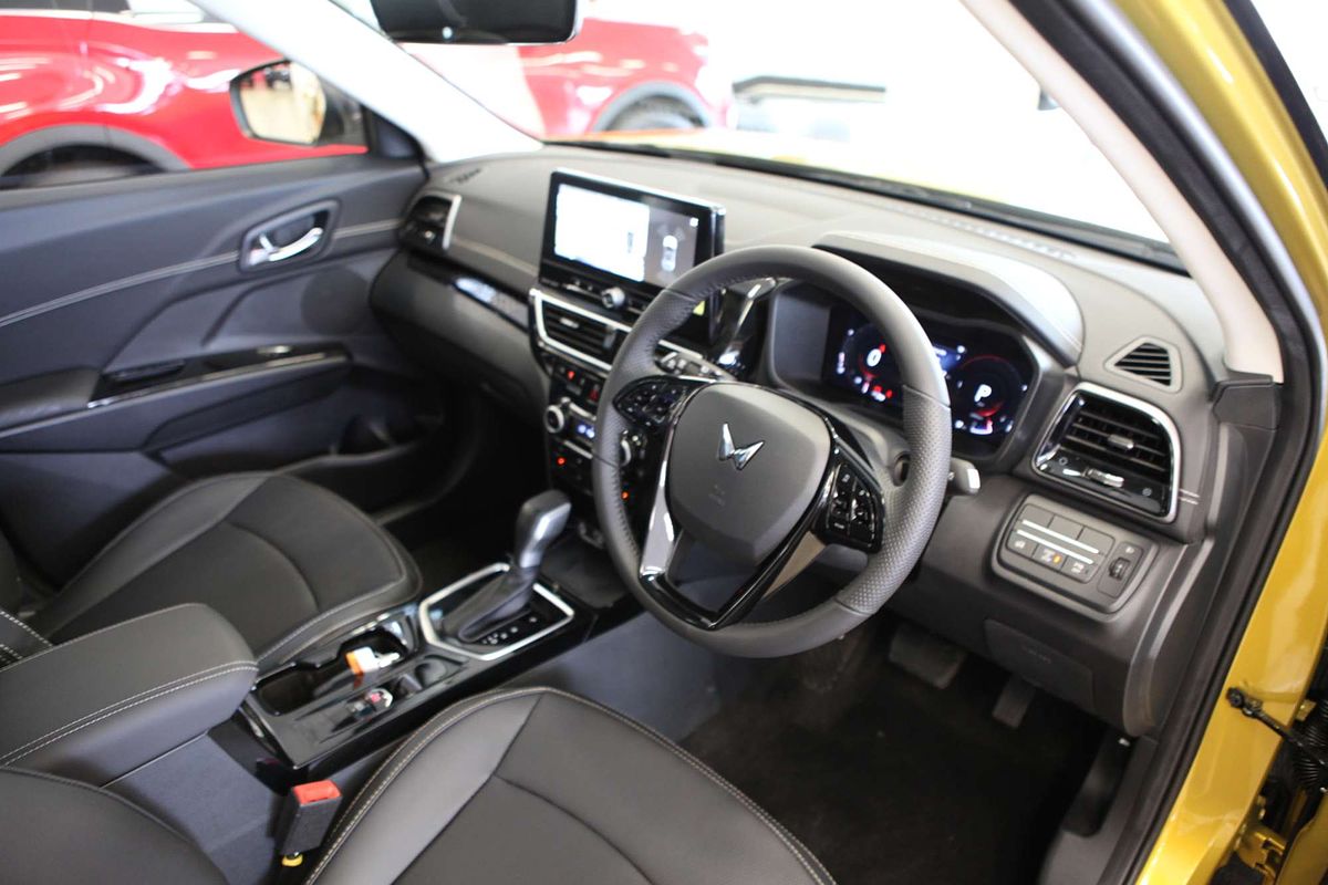 2025 Mahindra XUV 3XO AX7L