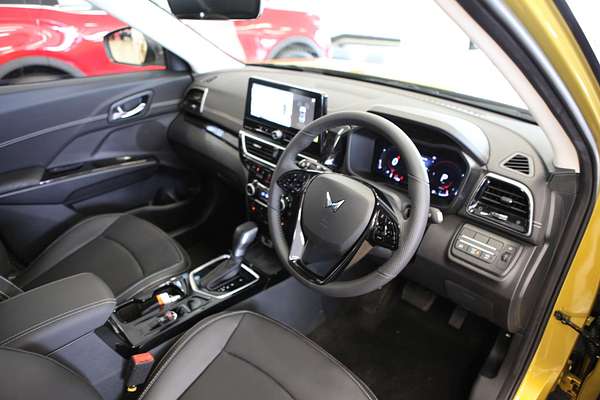 2025 Mahindra XUV 3XO AX7L