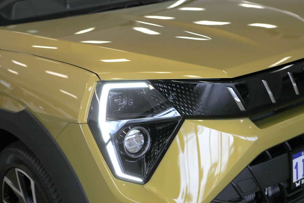2025 Mahindra XUV 3XO AX7L
