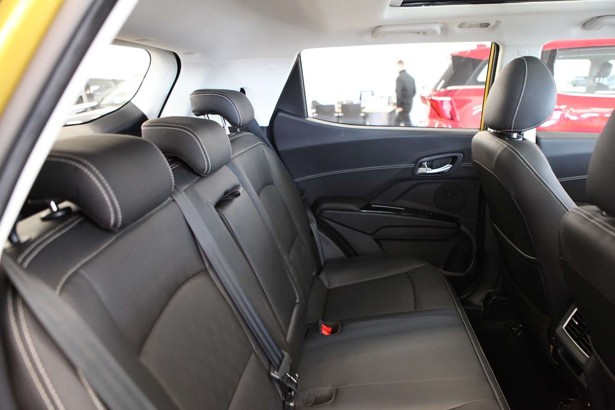 2025 Mahindra XUV 3XO AX7L