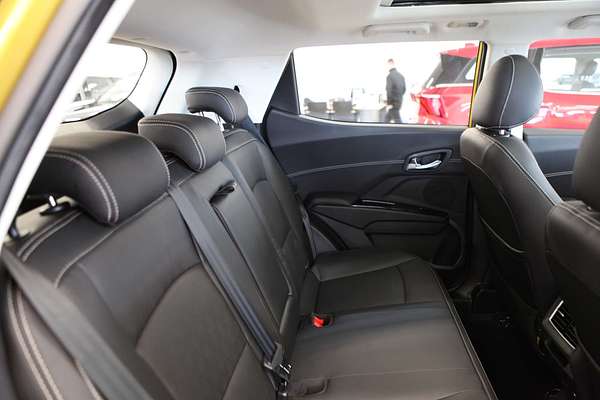 2025 Mahindra XUV 3XO AX7L