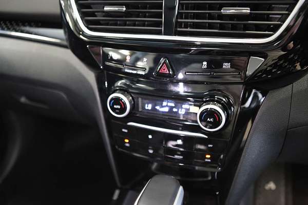 2025 Mahindra XUV 3XO AX7L