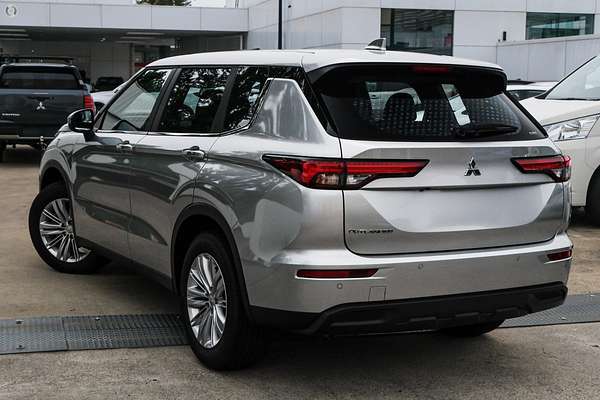 2025 Mitsubishi Outlander ES ZM