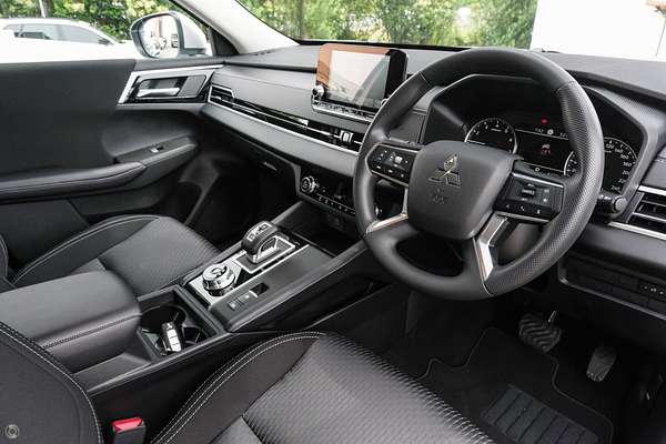 2025 Mitsubishi Outlander ES ZM